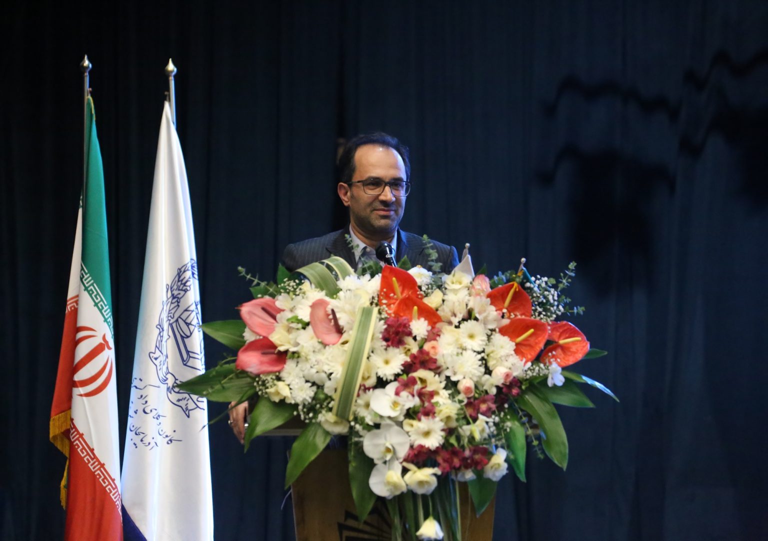 دکتر بهنام حبیب‌زاده مومن، رئیس کانون وکلای مرکز 