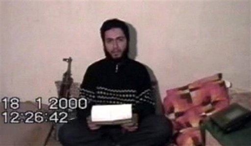 محمد عطا در حال ضبط وصیت نامه خود در اردوگاه القاعده در افغانستان