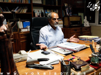 آیا نعمت احمدی، مدرس رشته تاریخ در دانشگاه آزاد تهران مرکز، بازنشسته اجباری شده است؟