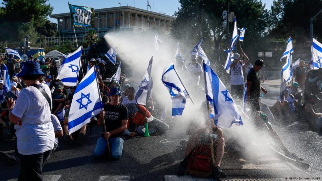 تظاهرات مخالفان قانون اصلاحات قضایی اسرائیل