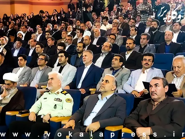 آیین تحلیف ۶۰۰ نفر از داوران و میانجیگران شورای حل اختلاف برگزار شد