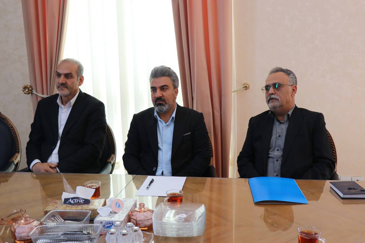 درخواست رسیدگی سریعتر به پرونده مرحوم حسن صفری در دیدار اعضای هیأت کانون وکلای استان مرکزی با معاون دادستان اراک