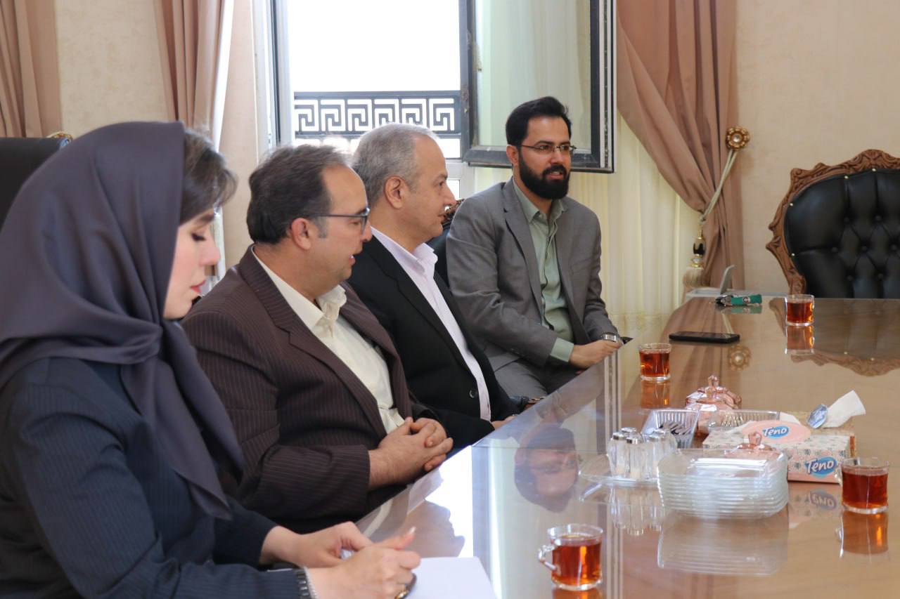 درخواست رسیدگی سریعتر به پرونده مرحوم حسن صفری در دیدار اعضای هیأت کانون وکلای استان مرکزی با معاون دادستان اراک