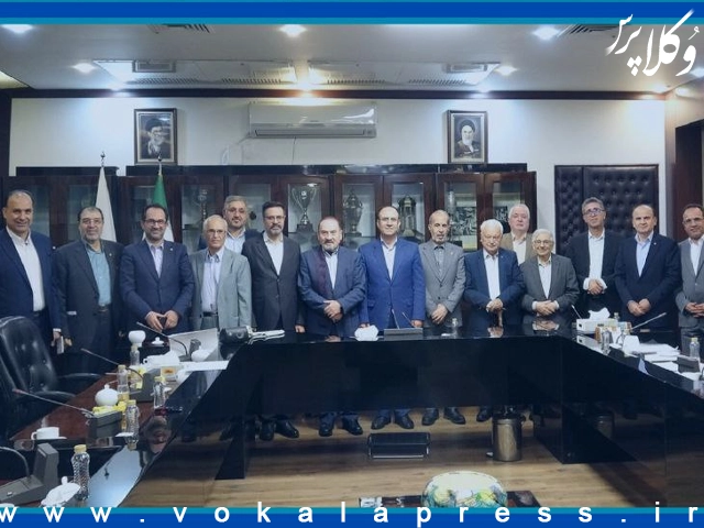 جلسه هم‌اندیشی روسای ادوار کانون وکلای دادگستری مرکز و اسکودا به مناسبت گرامیداشت نود و پنجمین سالروز تأسیس کانون وکلای دادگستری | وکلاپرس