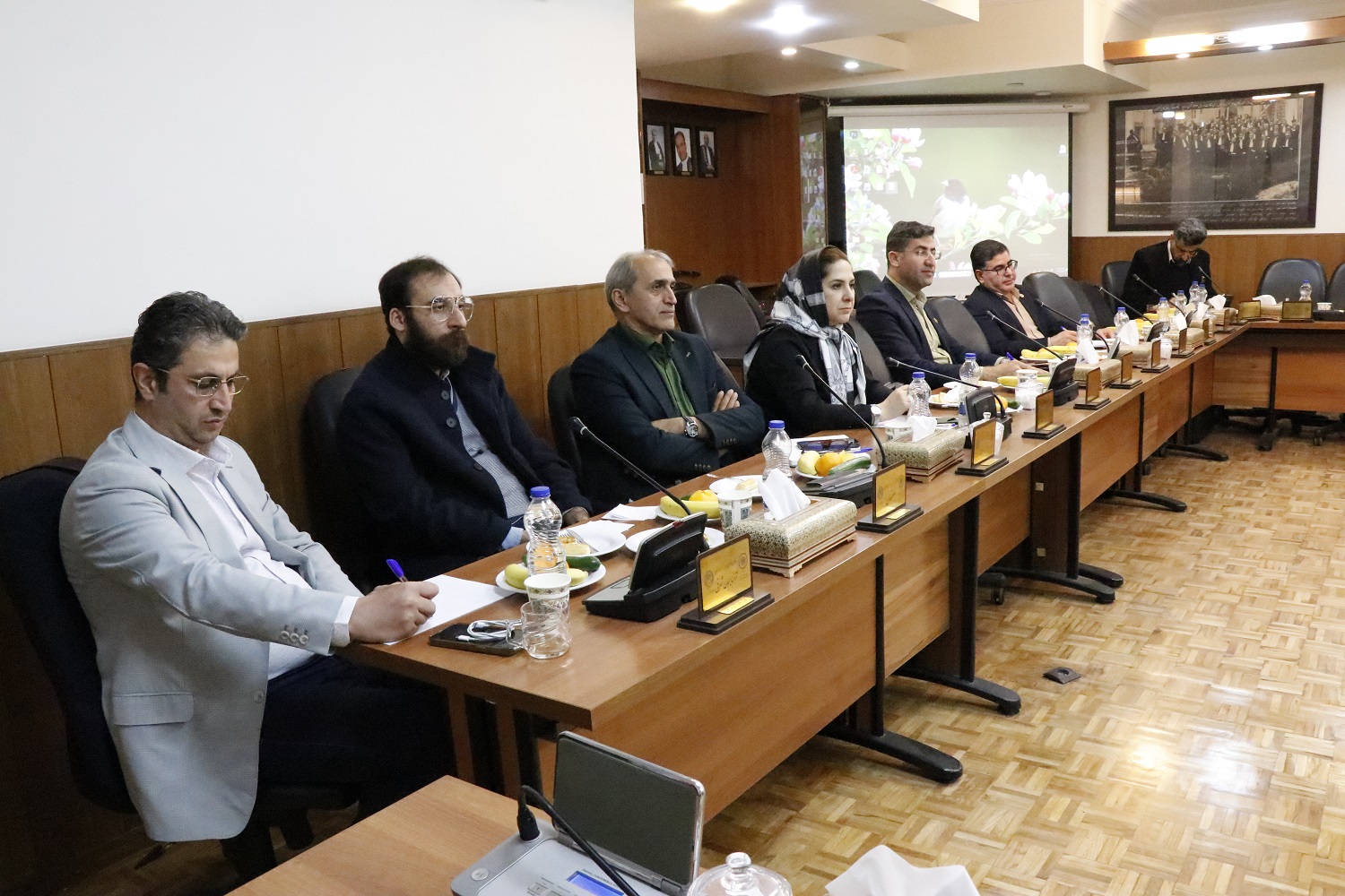 نخستین جلسه پژوهشکده اتحادیه سراسری کانون‌های وکلای دادگستری ایران