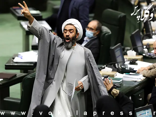 حجت الاسلام نقد علی: صدور گواهینامه موتورسیکلت بانوان خلاف قانون است