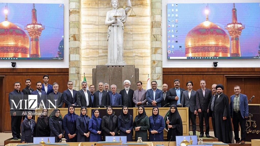 حضور وکلا و کارآموزان کانون وکلای مرکزی در جلسه هیات عمومی دیوان عالی کشور